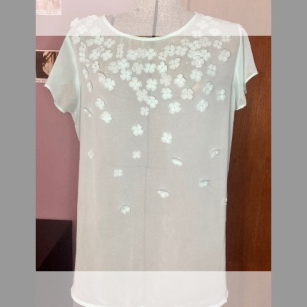 Liz Claiborne 3D floral blouse